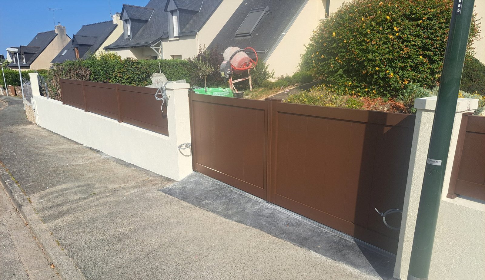 Seuil de portail réalisé et muret de clôture réparé